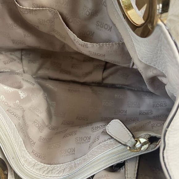 Michael Kors leather Beige large shoulder bag accentuate with the gold t… - Picture 15 of 16